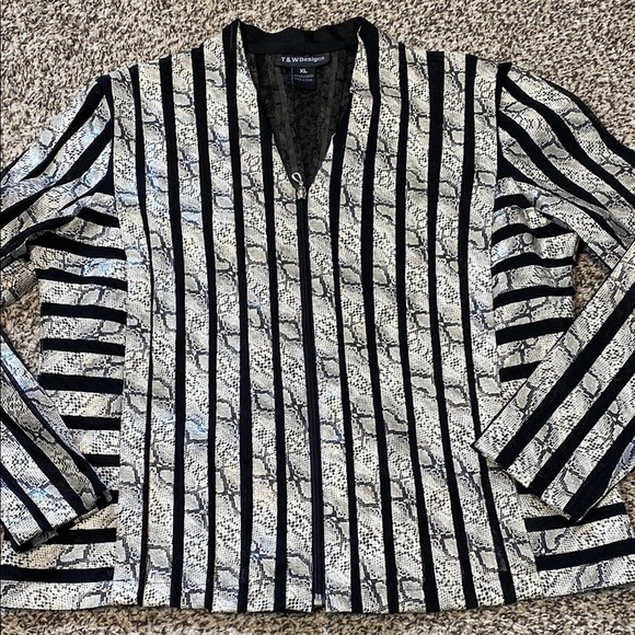 T&W Designs Black and Cream Striped Animal Print & Sheer Panel Blazer - Picture 4 of 7